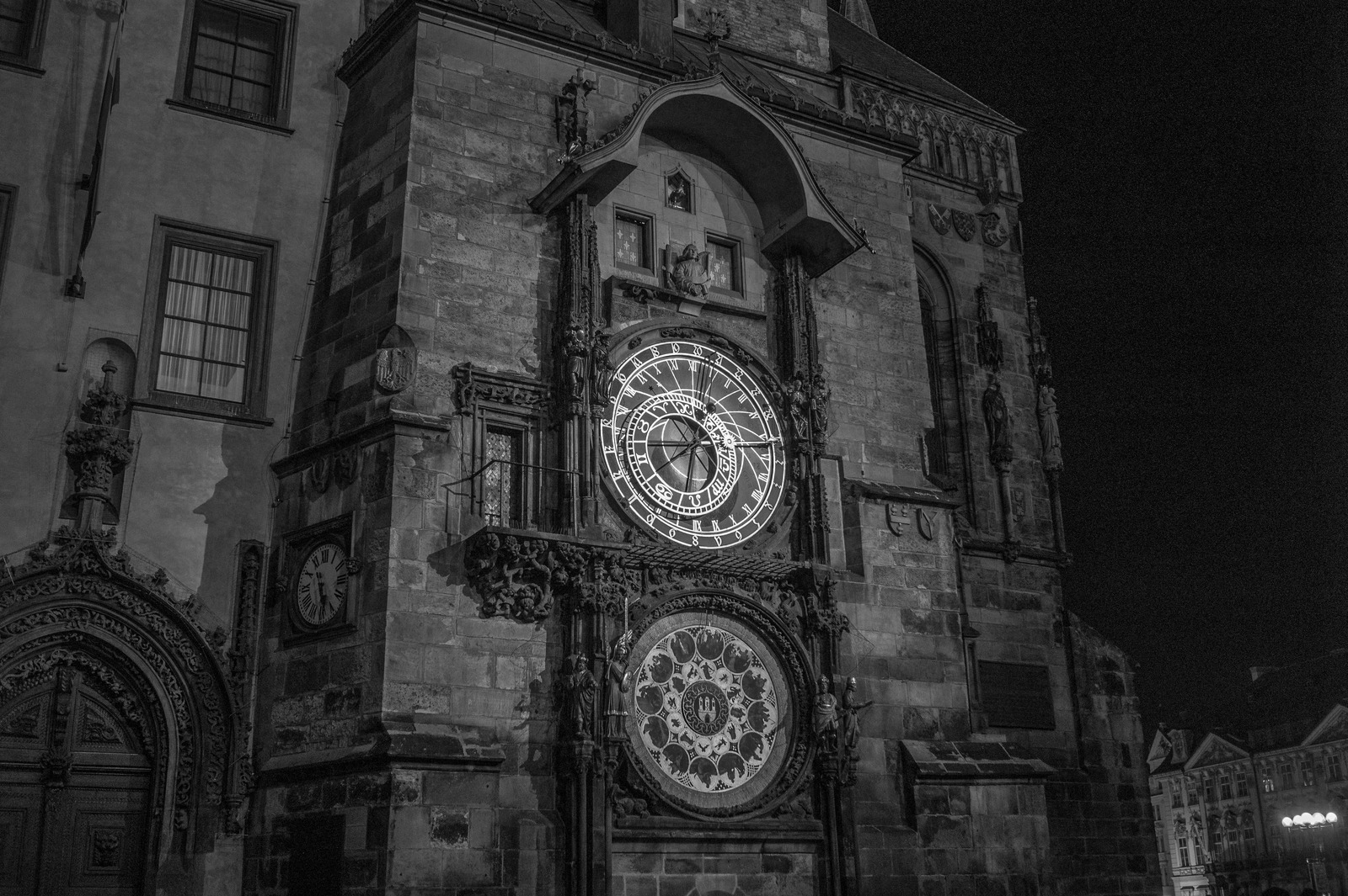 Timeless Elegance at Midnight