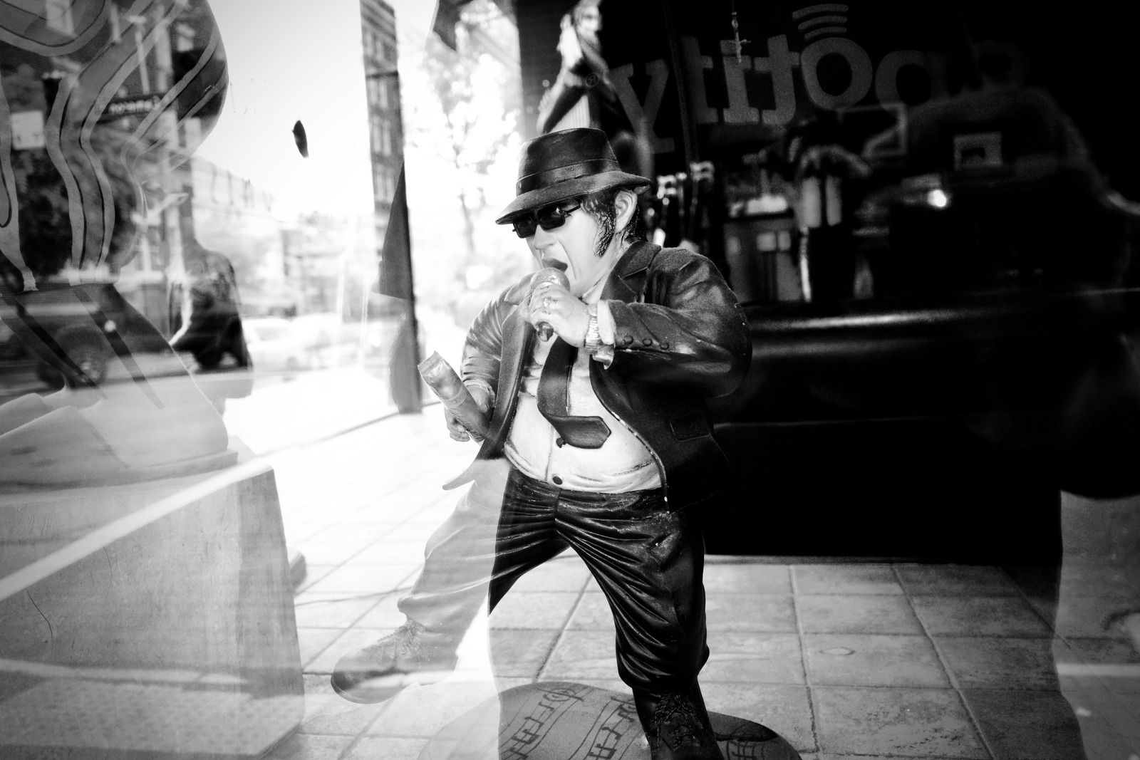 Urban Idol in Monochrome