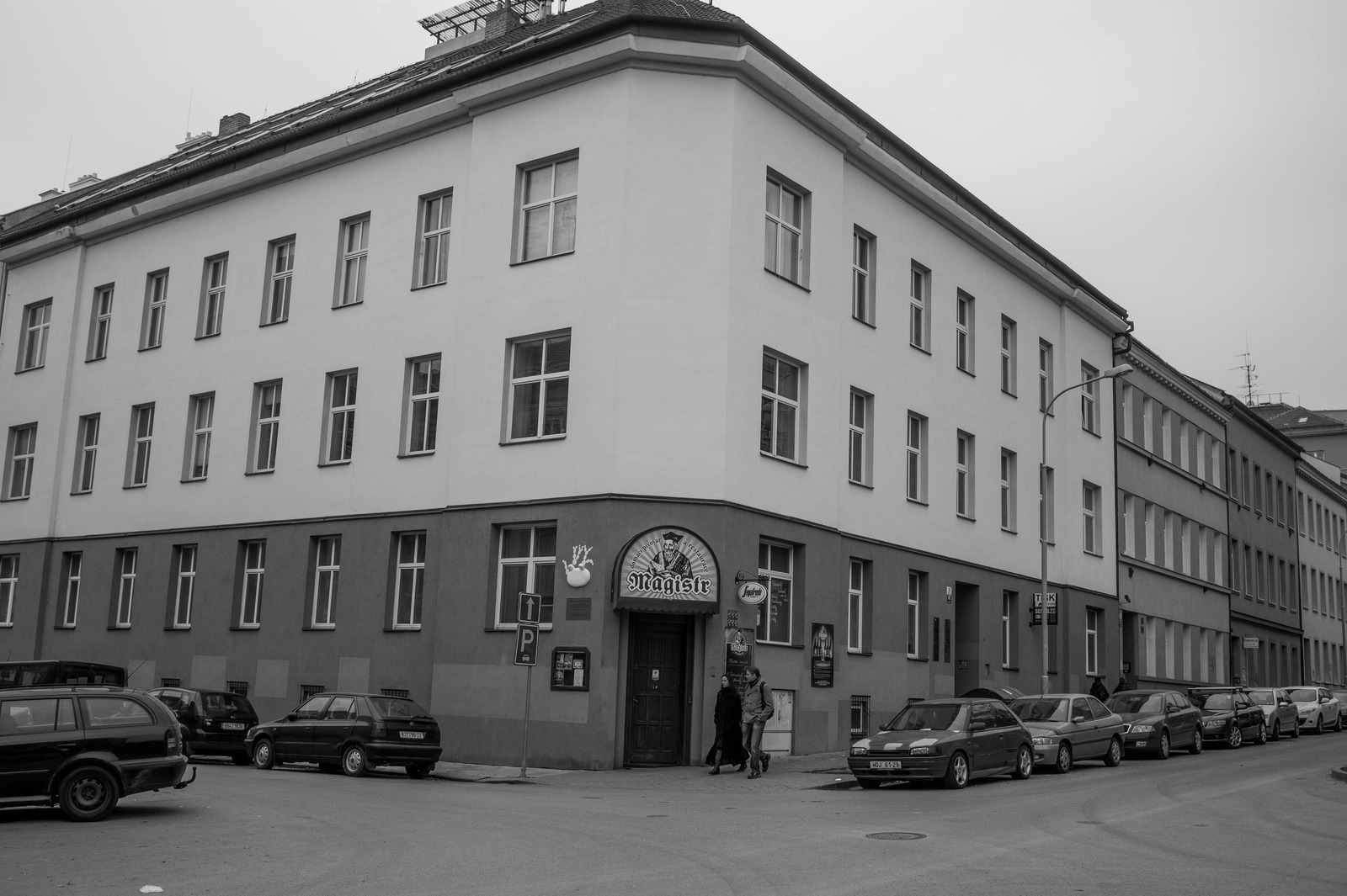 Urban Simplicity in Monochrome