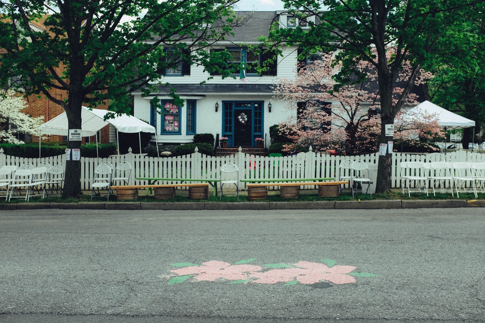 Charming Neighborhood Scene
