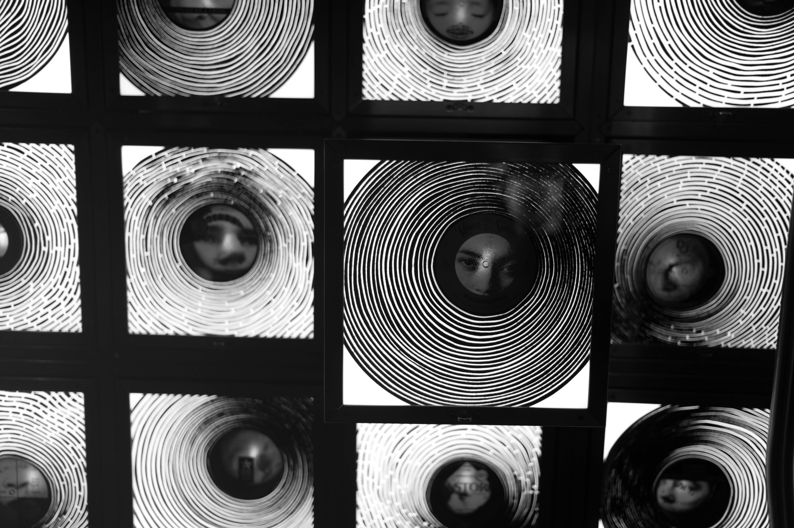 Cascading Faces in Circles