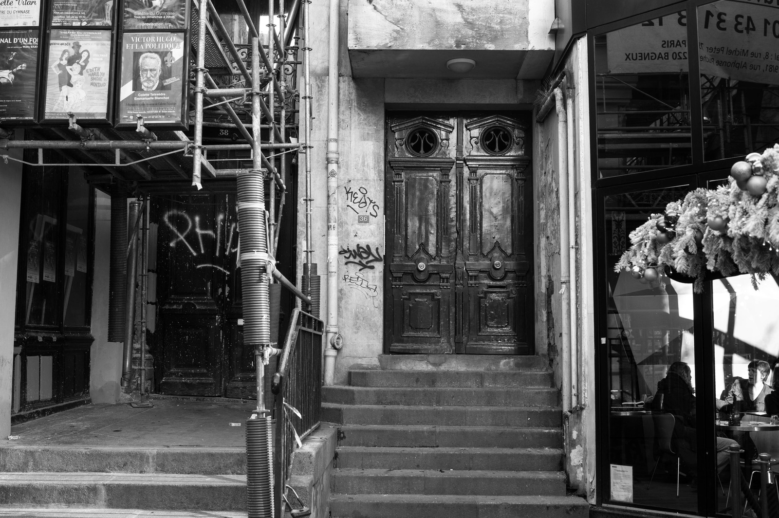 Urban Contrast in Monochrome