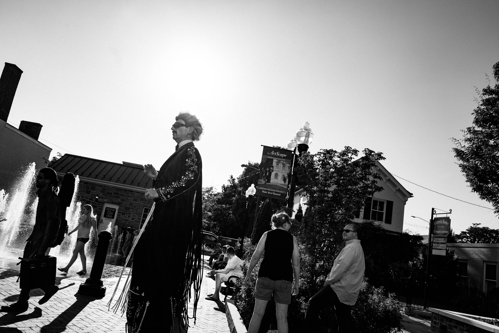 Urban Life in Contrast