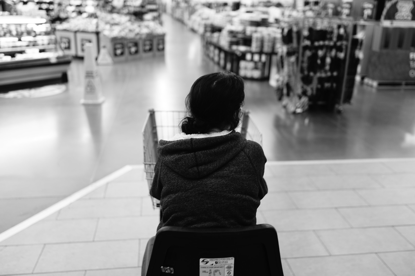 Silent Reflections in Aisles