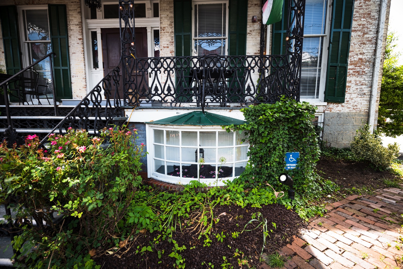 Charming Southern Facade