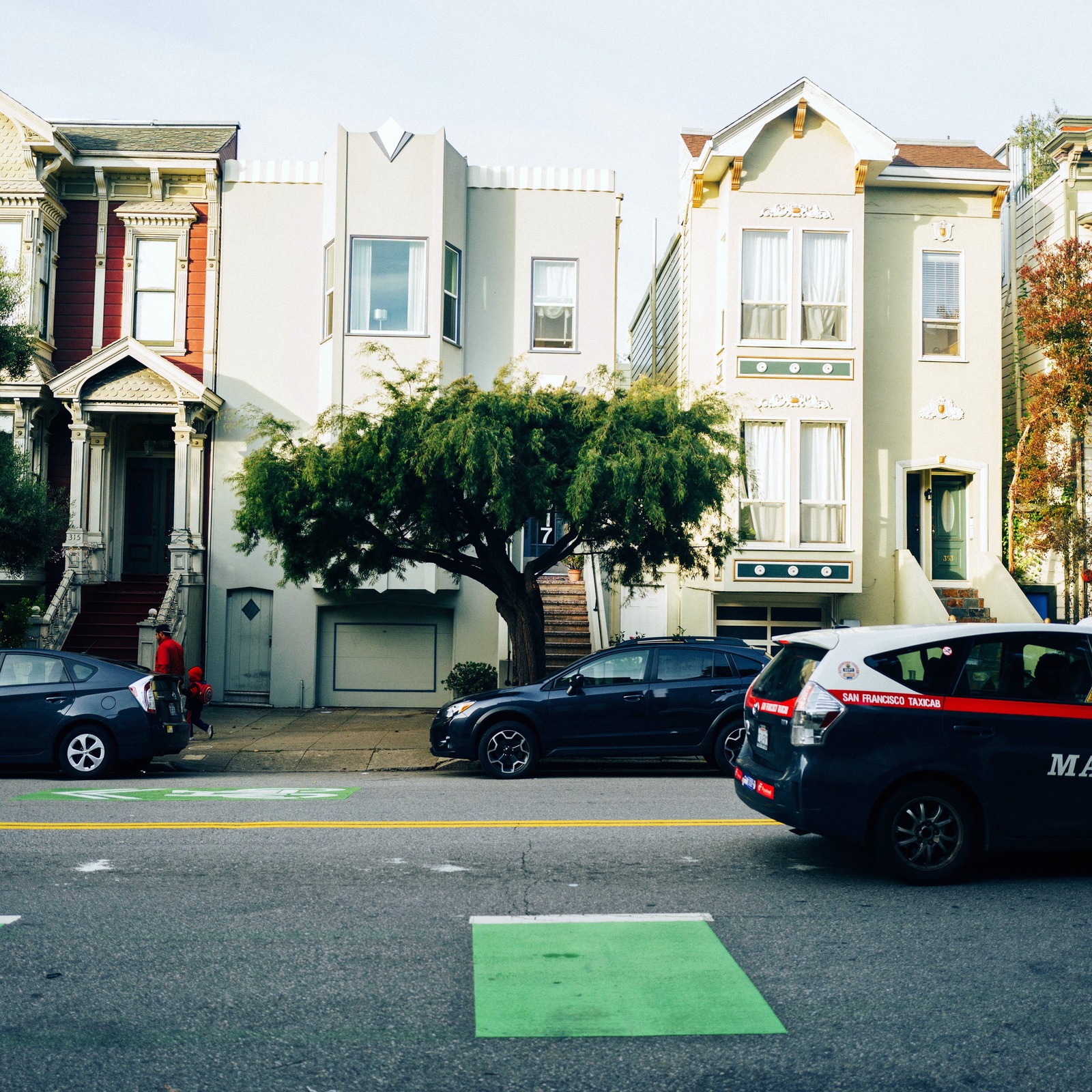 Charming Urban Contrast