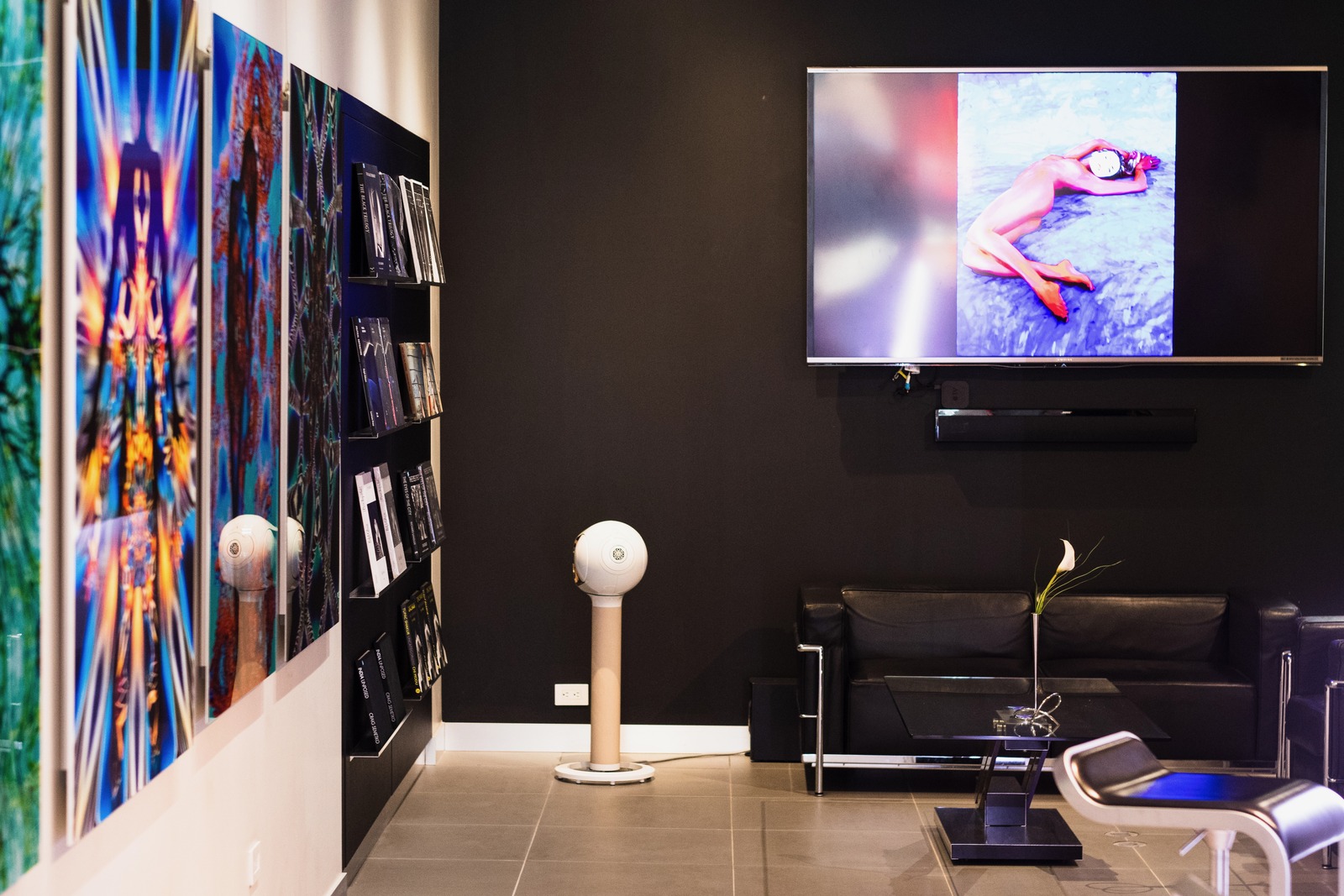 Artistic Space of Contrasts