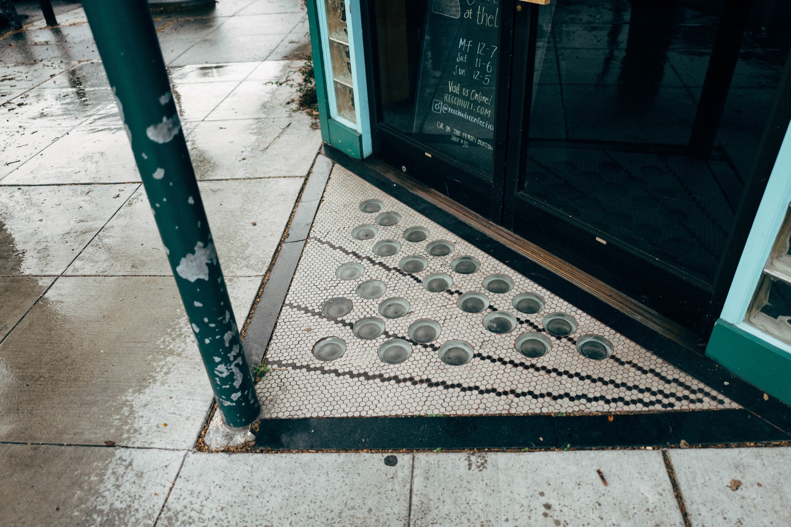 Urban Geometry at the Doorstep