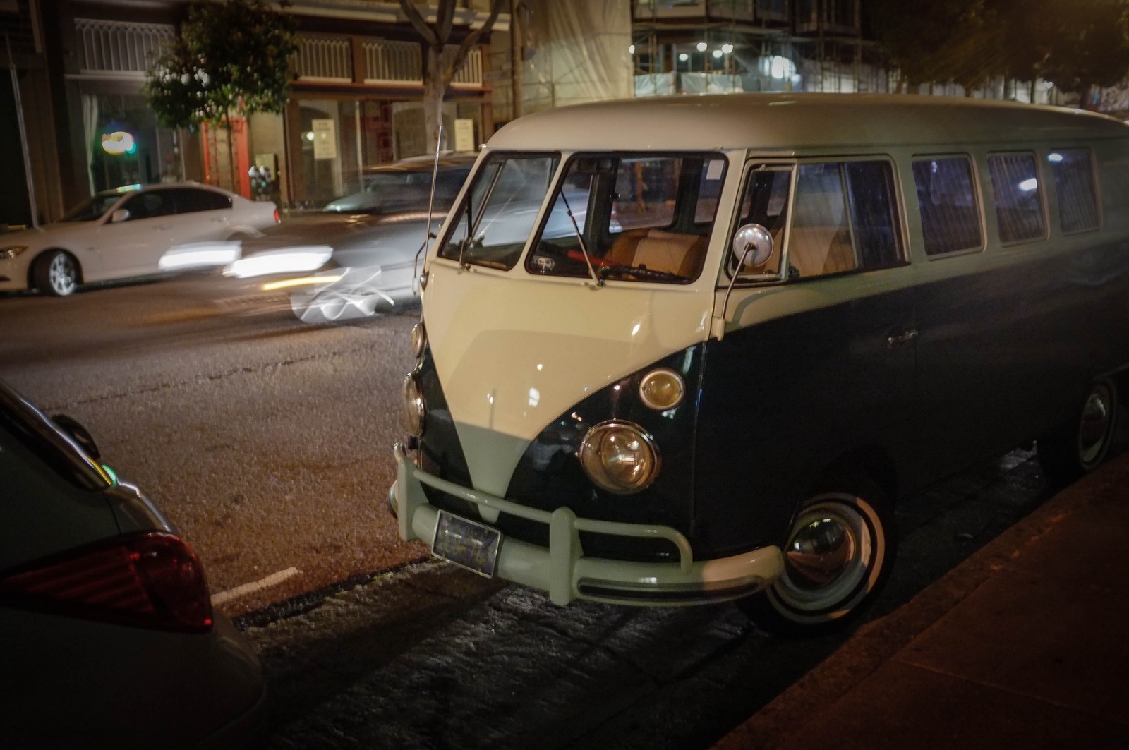 Retro Night Explorer