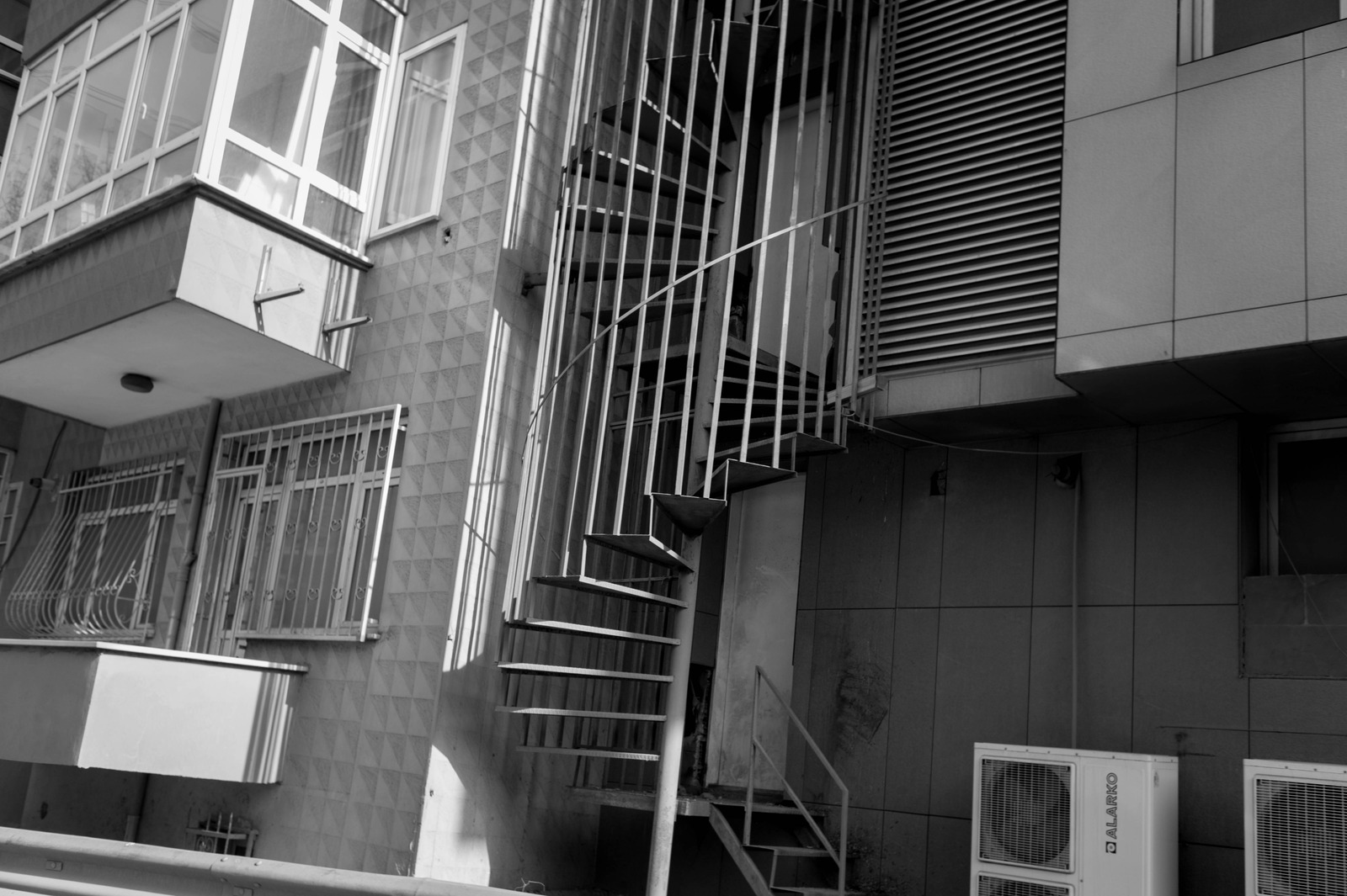 Urban Geometry in Monochrome