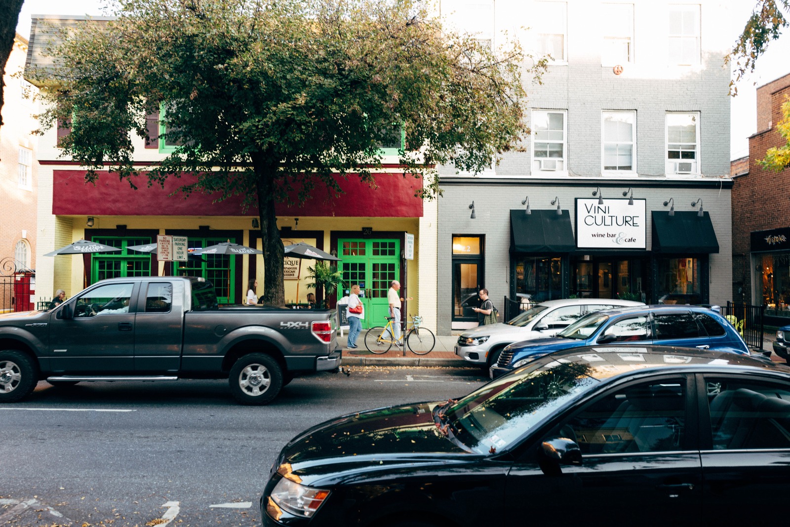 Urban Charm: A Vibrant Street Scene