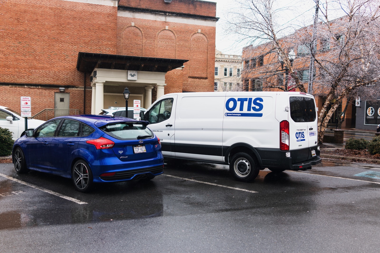 Urban Encounter: A Study in Contrast