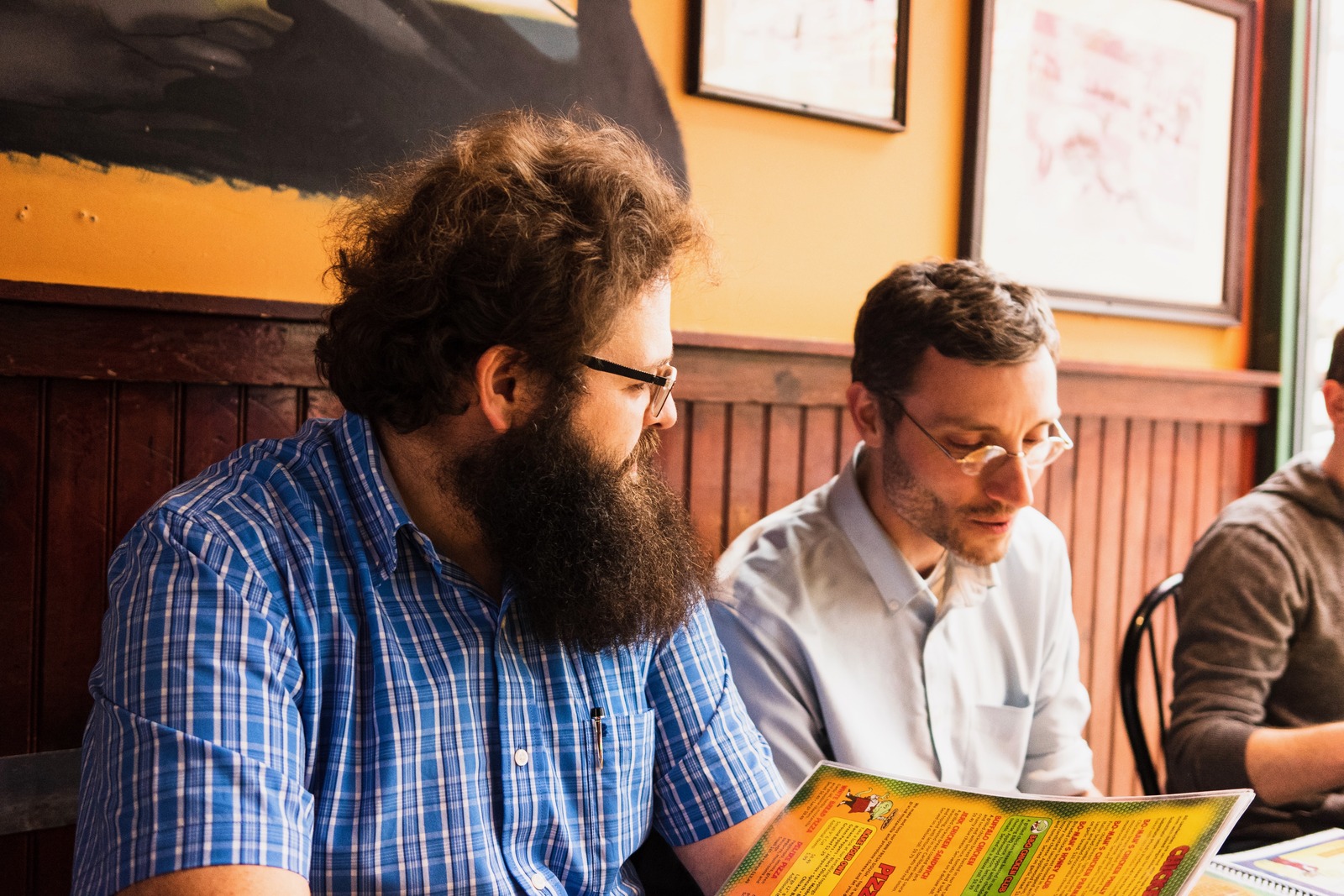 Café Conversation Unfolding