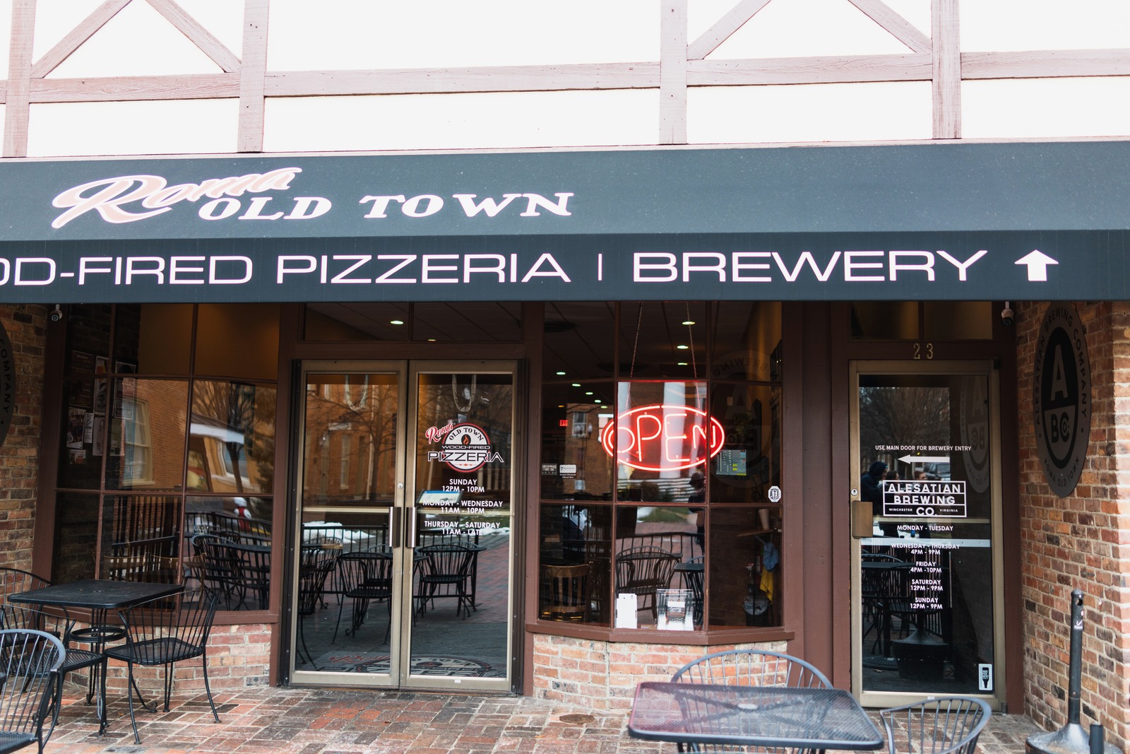 Charming Pizzeria Entrance