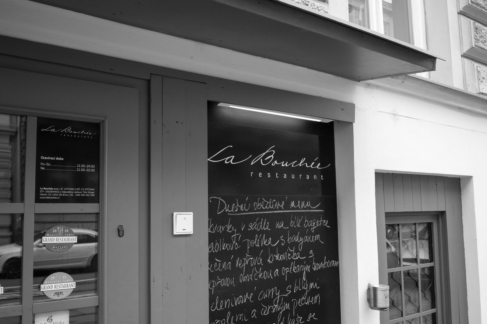 La Bouchée's Elegant Entrance