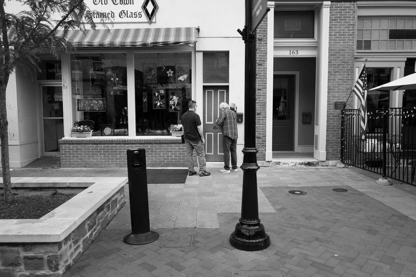 A Quiet Urban Encounter