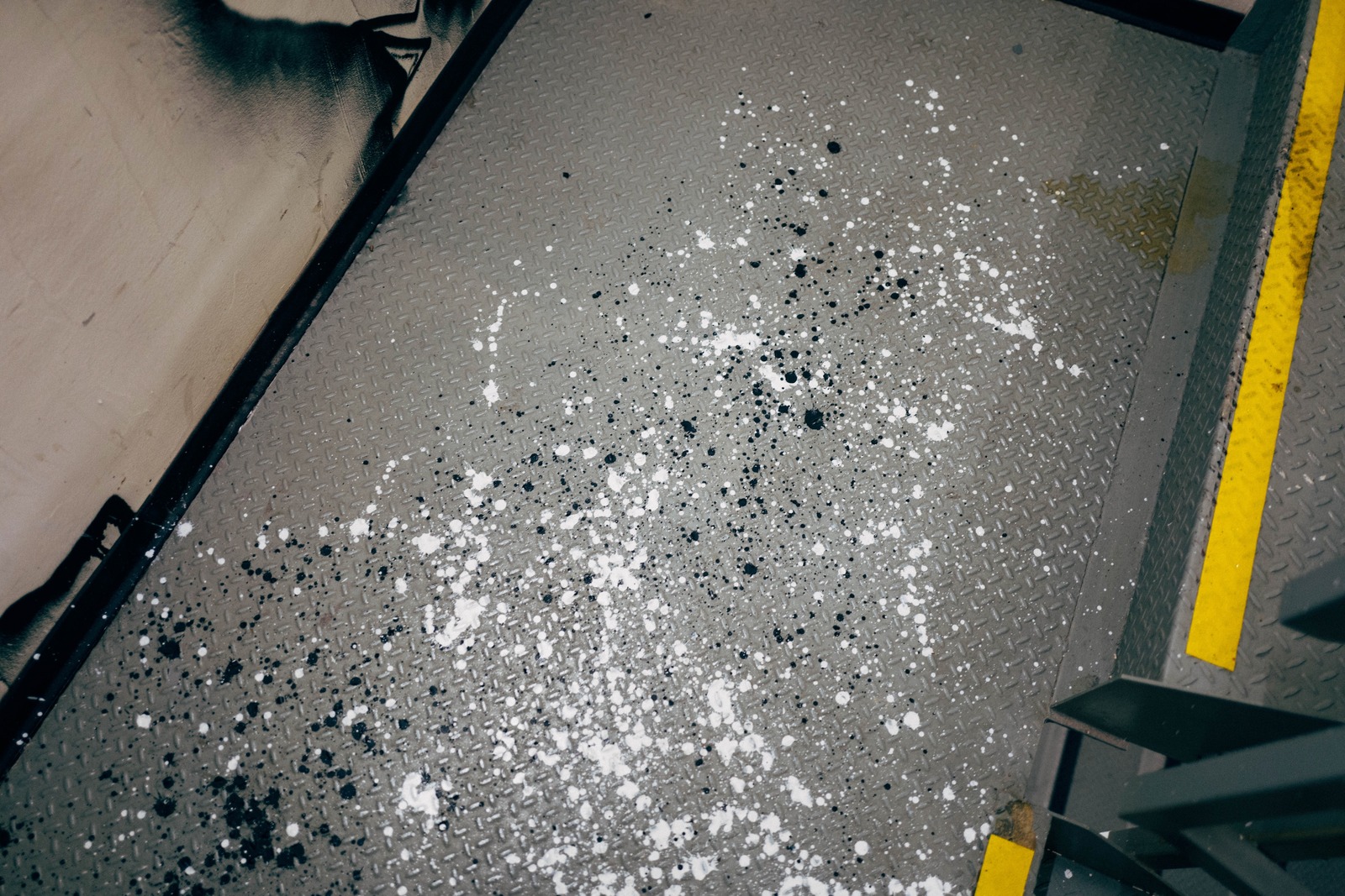 Streaks on Metal Steps