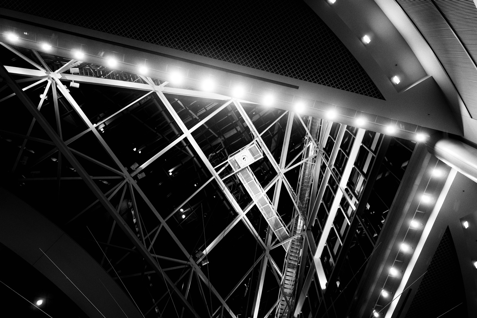 Urban Geometry in Monochrome