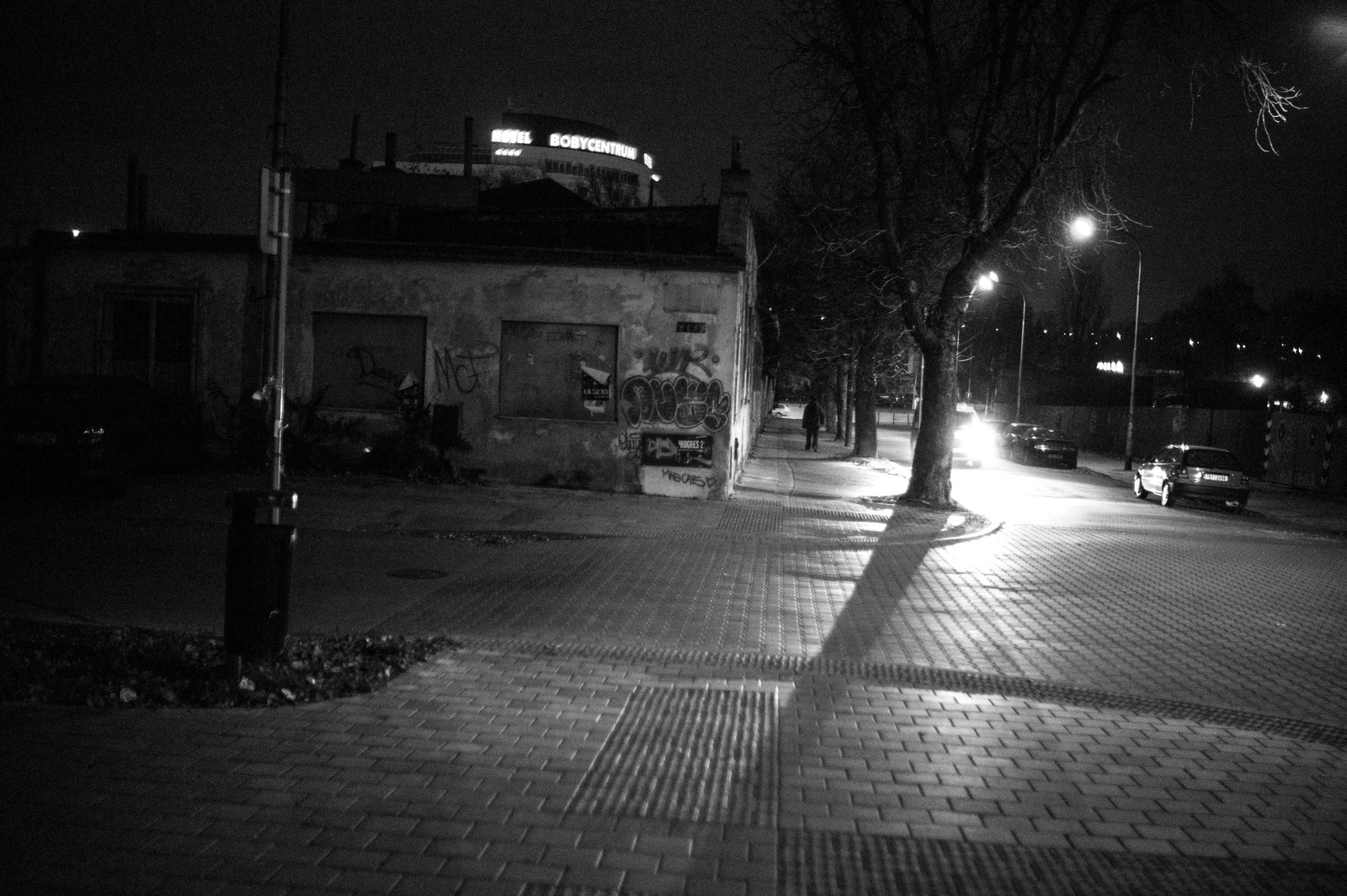 Nocturnal Urban Solitude
