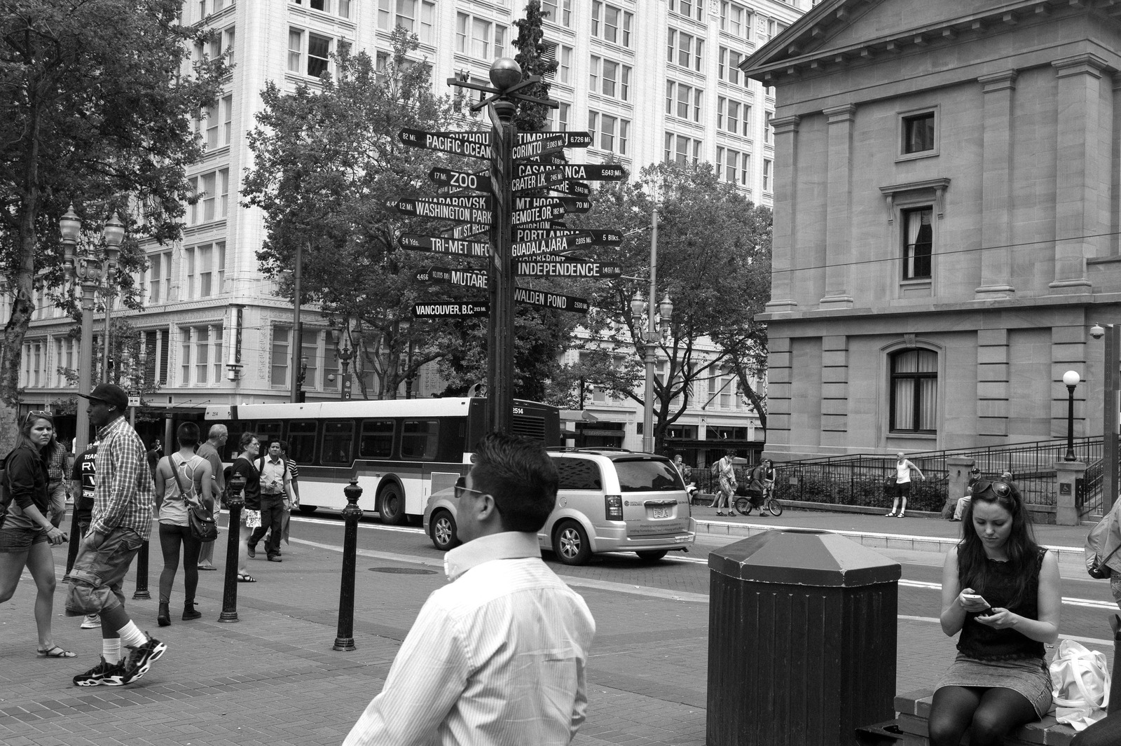 Urban Dynamics in Monochrome