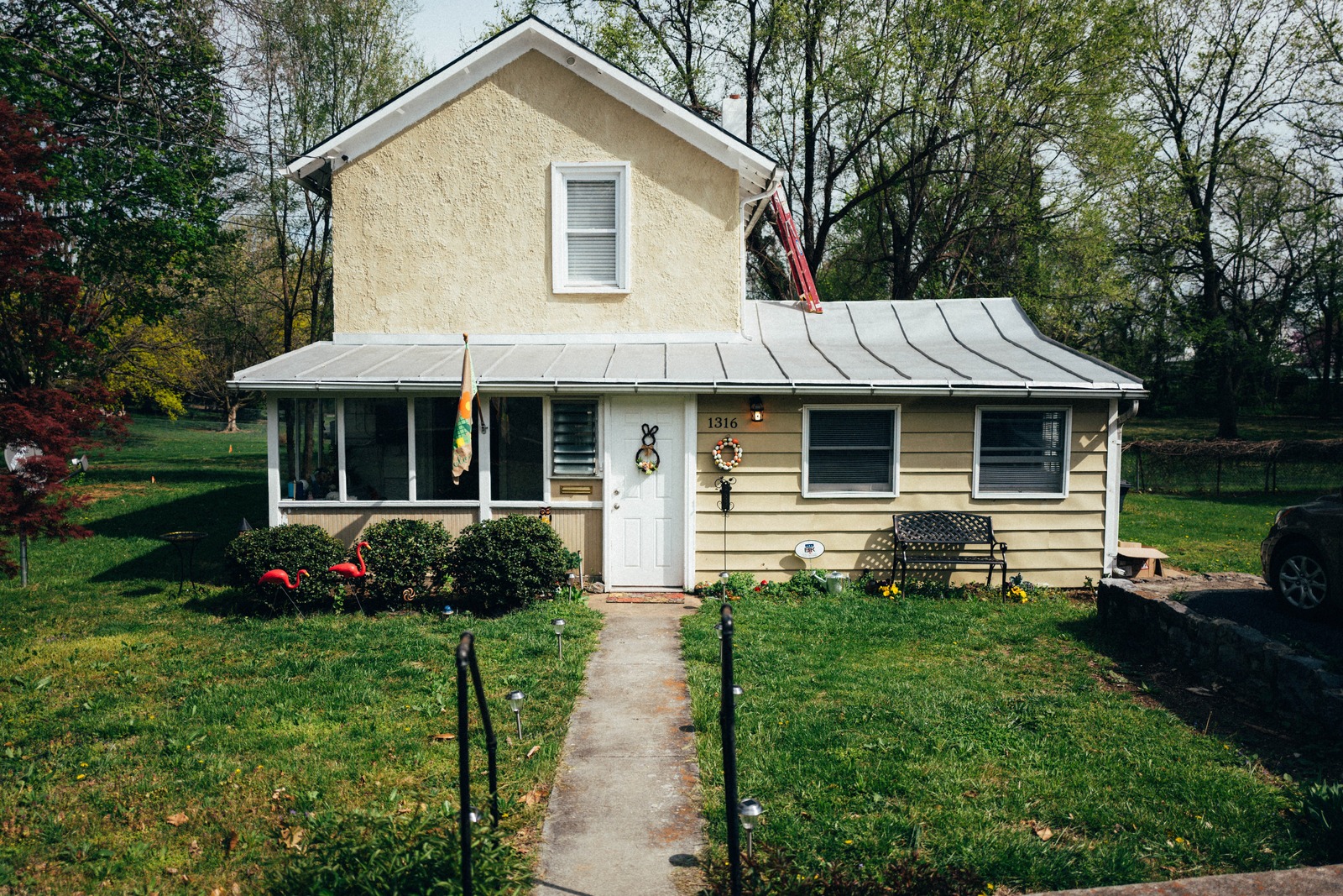 Quaint Home in Spring's Embrace