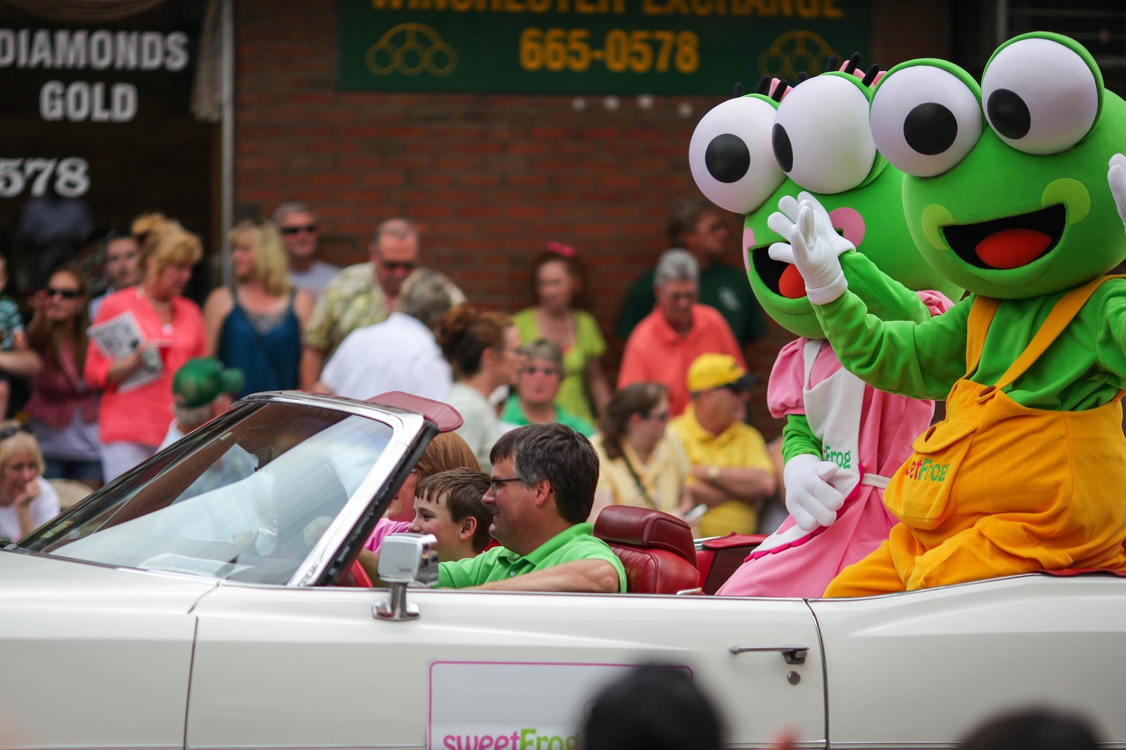 Parade Fun with Froggy Friends