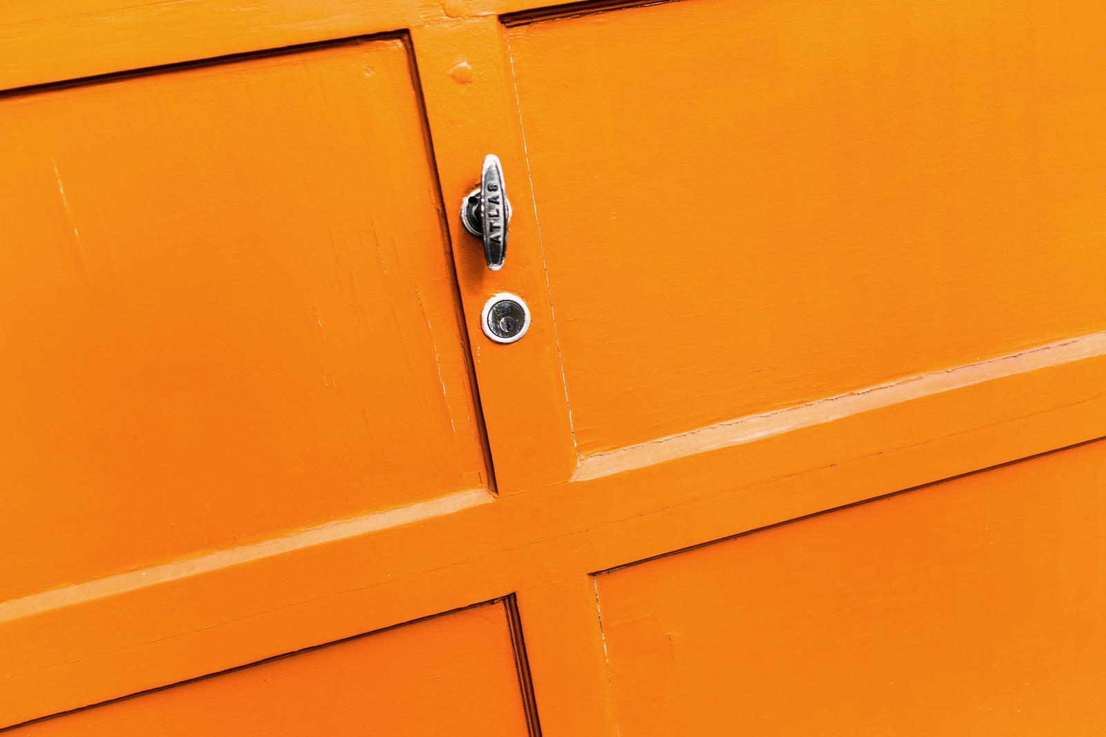 Vibrant Lock and Hue