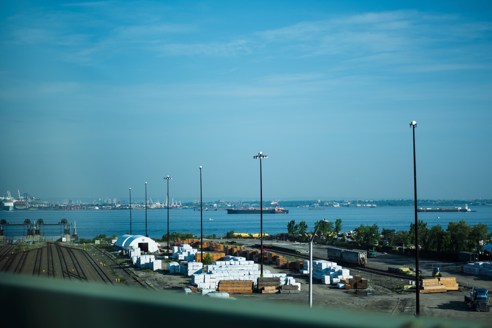 Harbor's Edge: A Quiet Scene