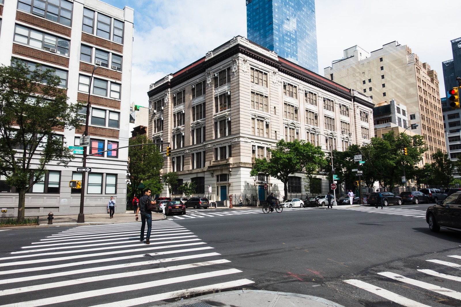 Urban Intersection in Contrast