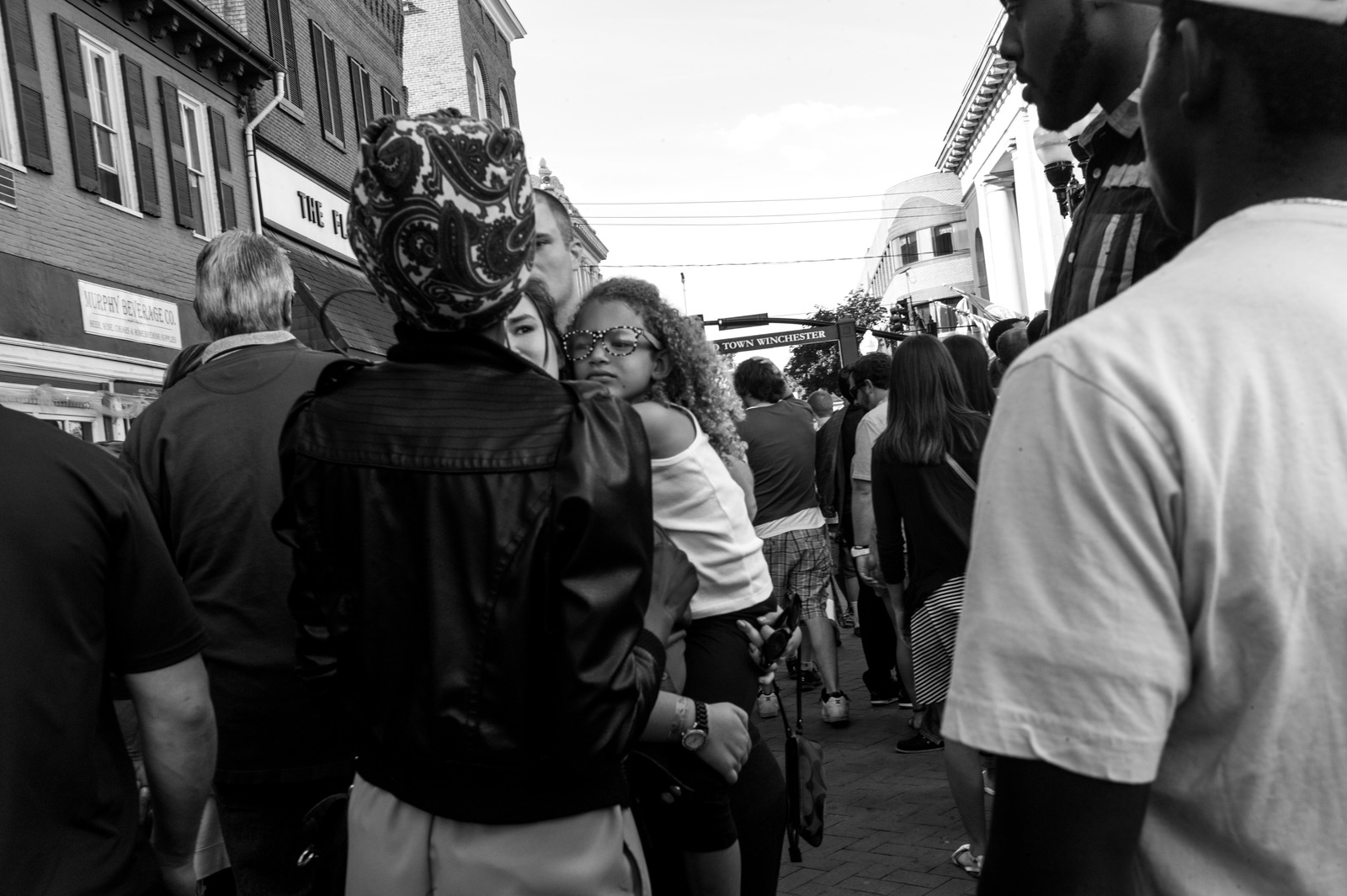 Urban Crowds in Contrast