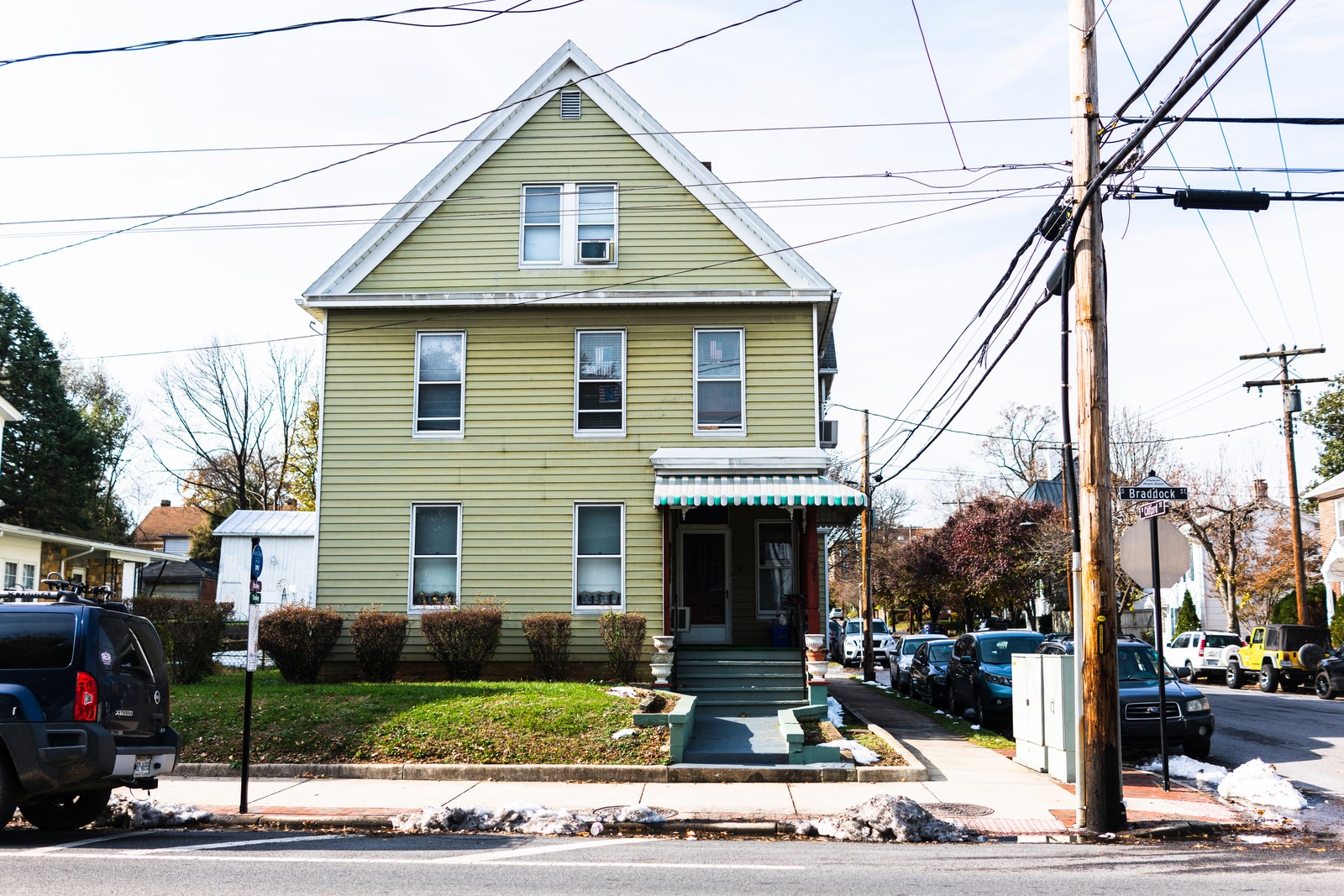 Charming Neighborhood Dwelling