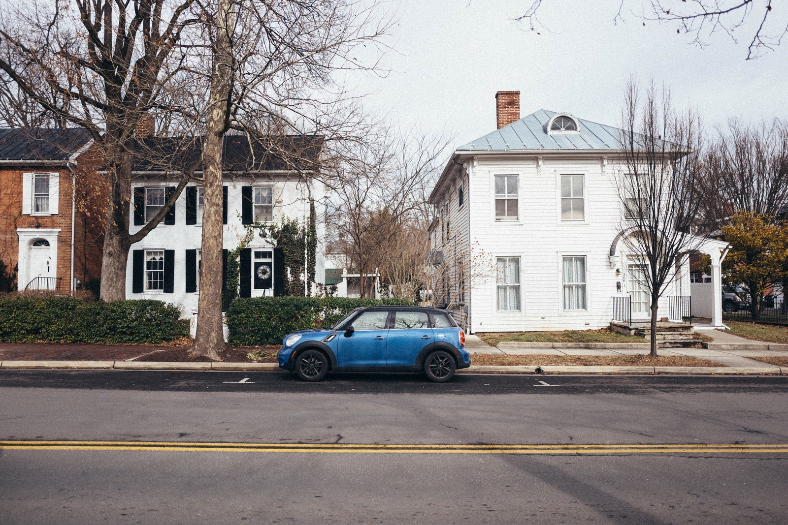 Contrasting Neighbors