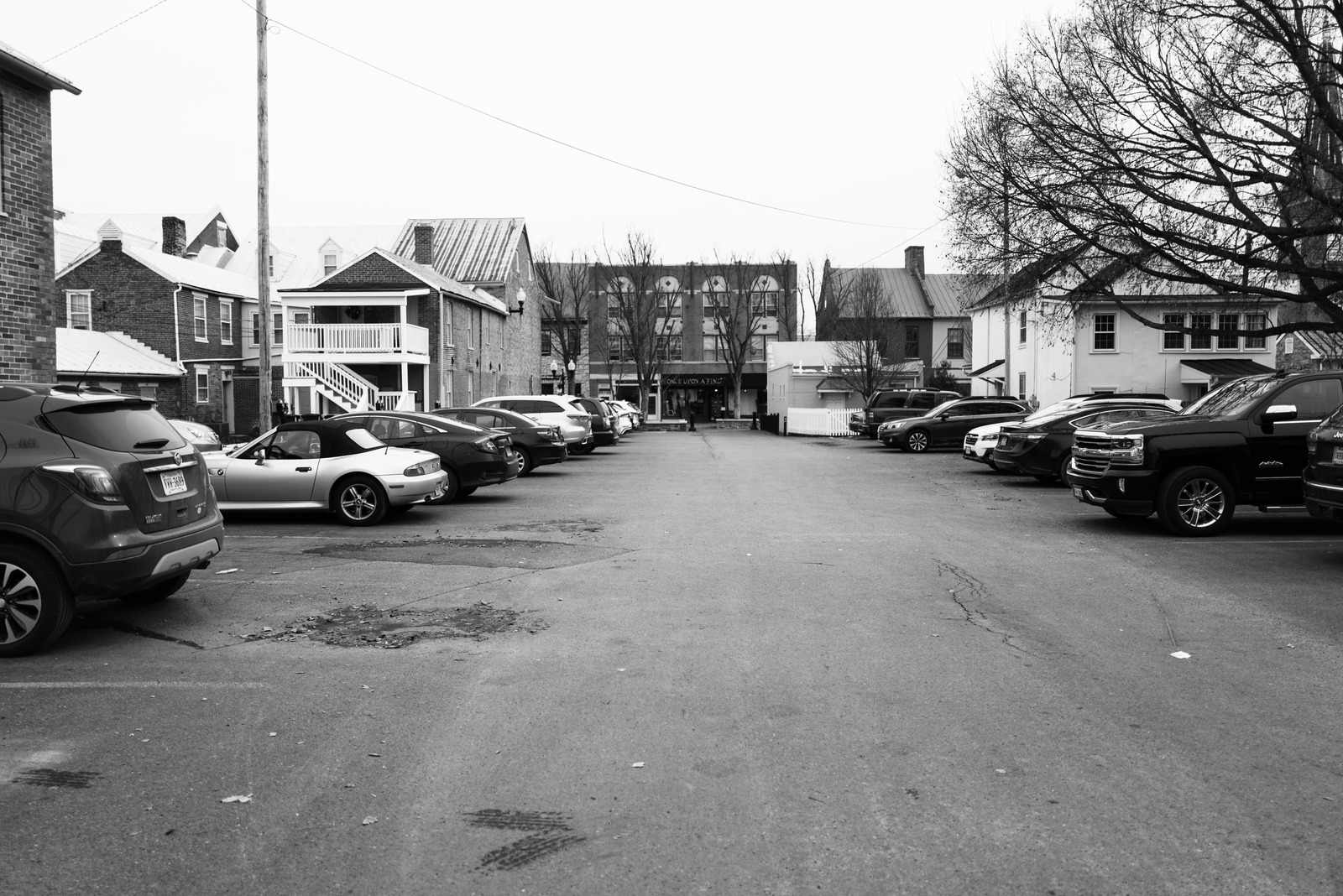 Urban Stillness in Monochrome