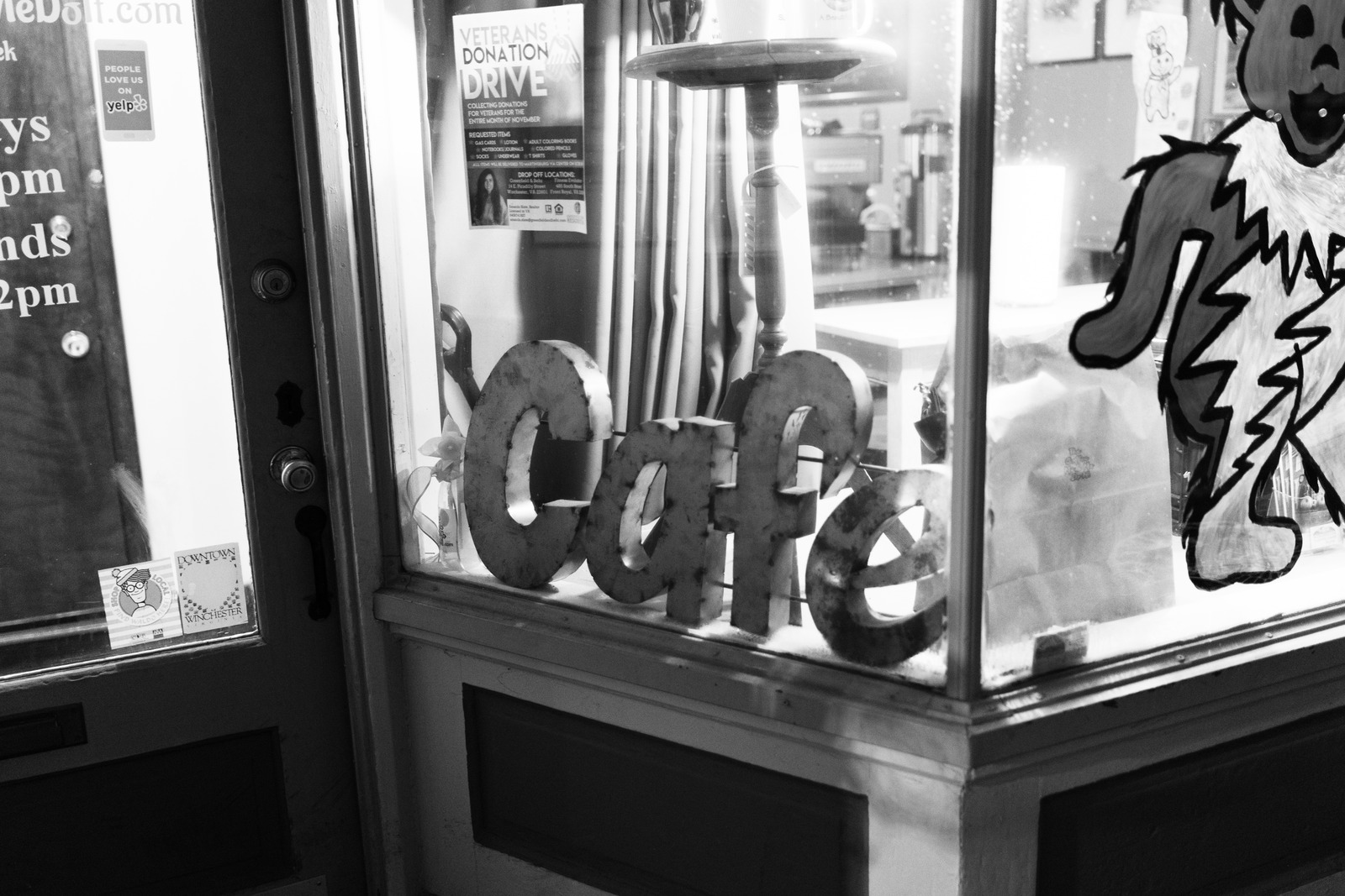 Charming Café Glimpse