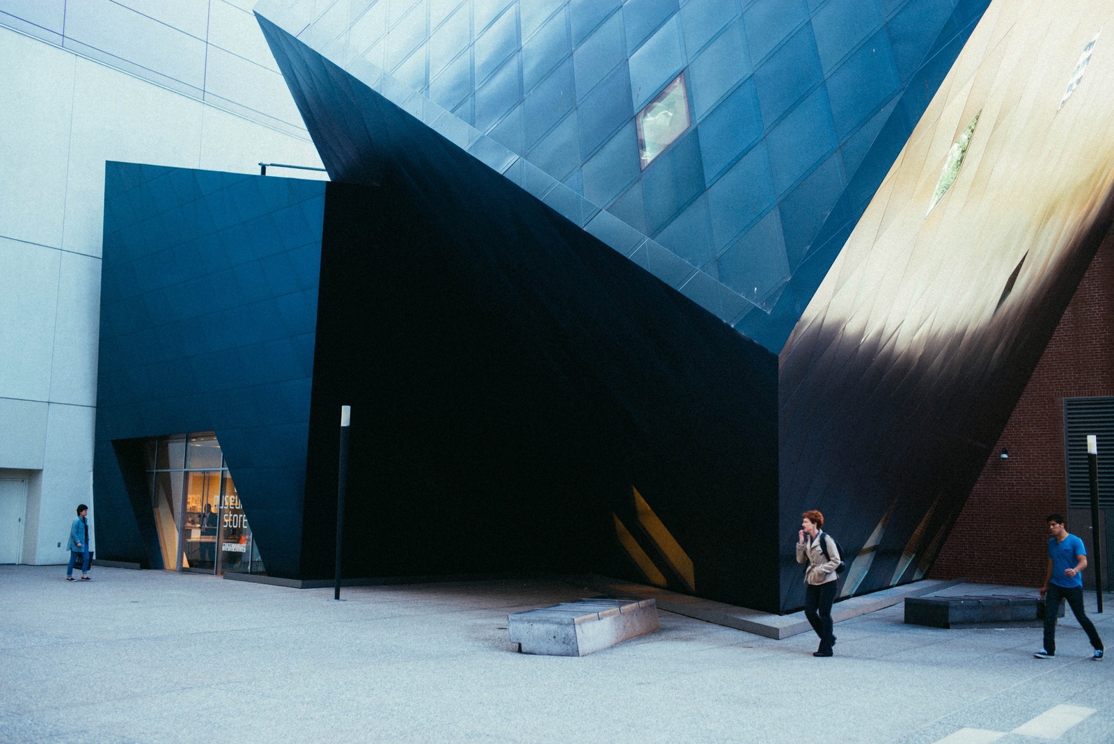 Dynamic Architectural Contrast