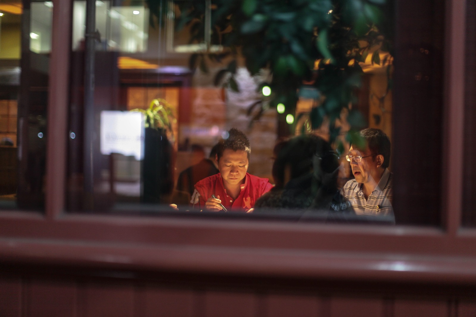 Intimate Dinner Glow