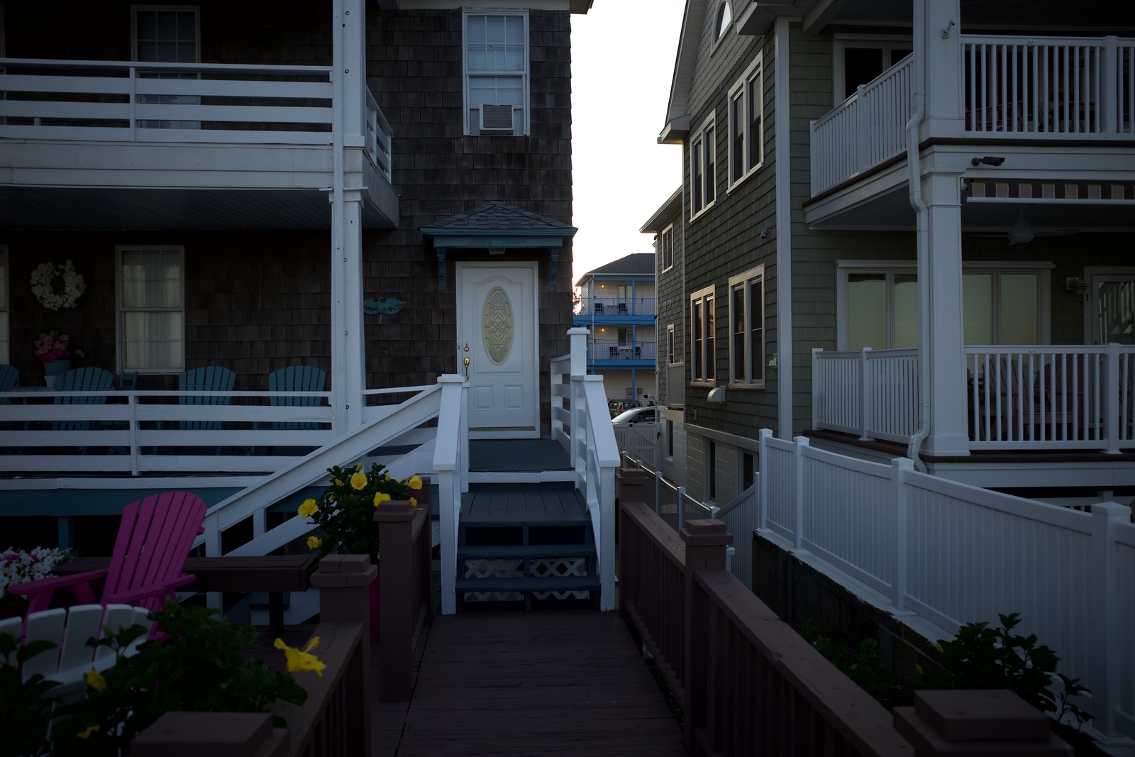 Quiet Coastal Entryway