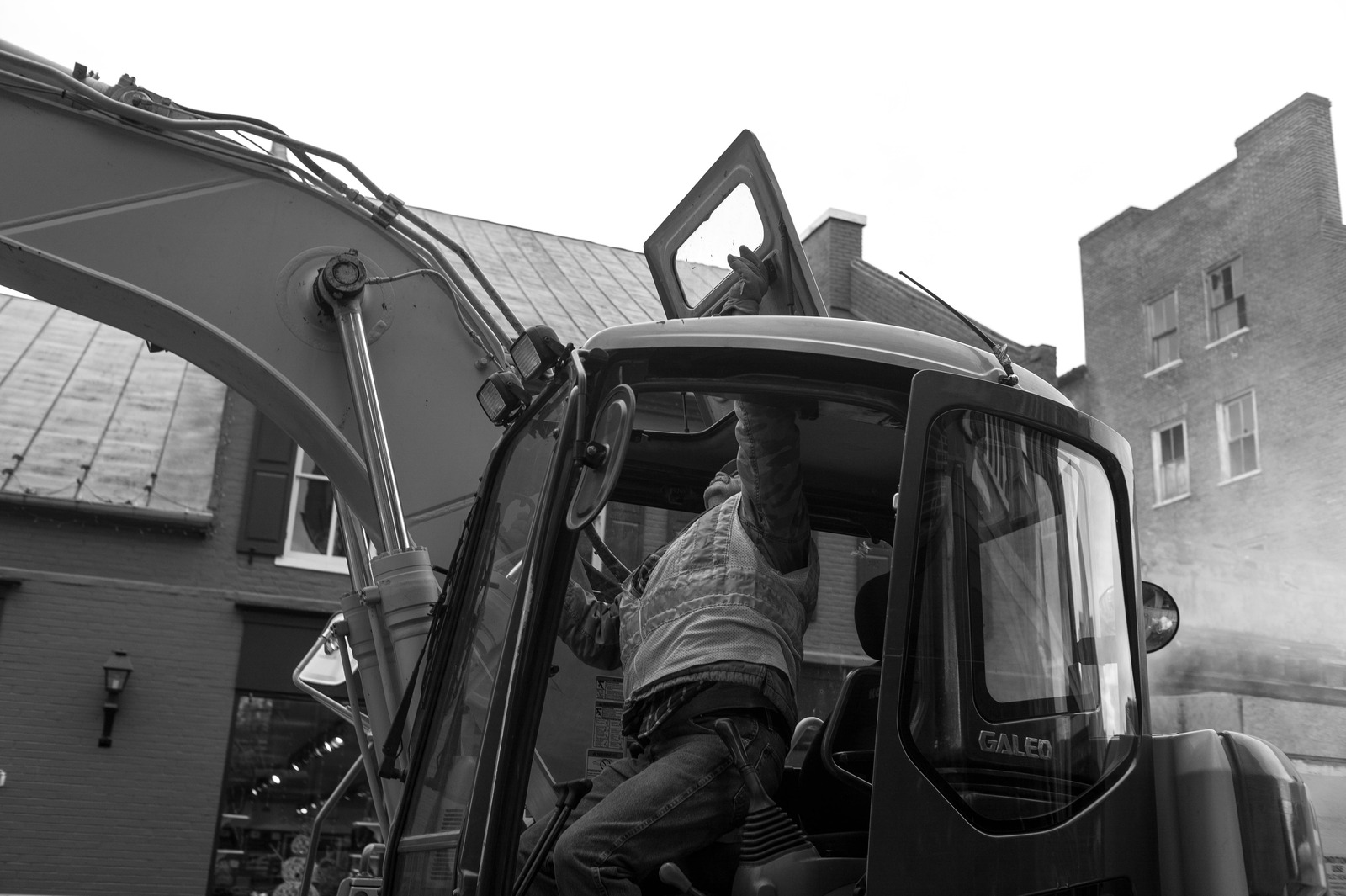 Urban Labor in Motion