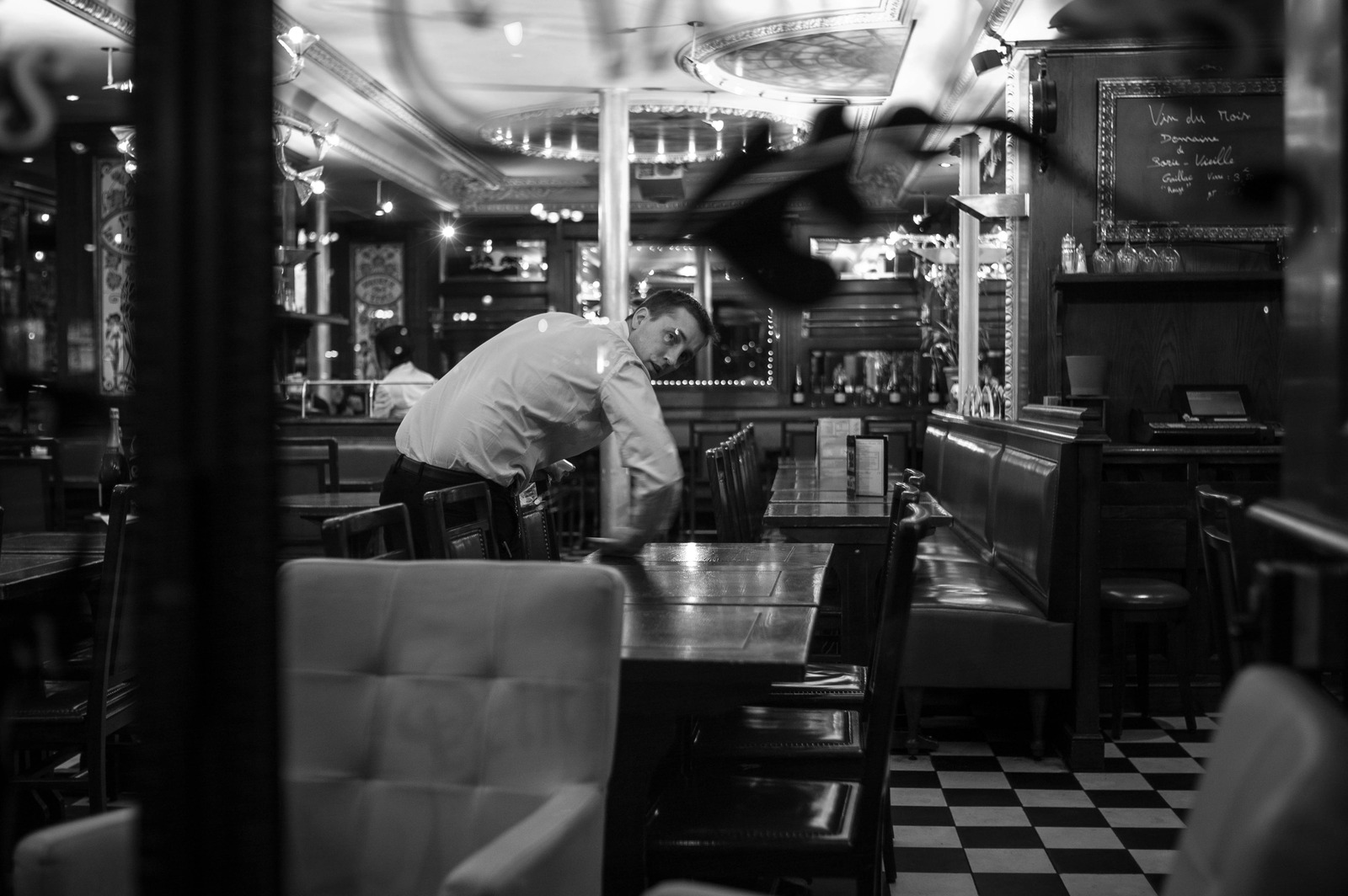 Silent Duties of a Waiter