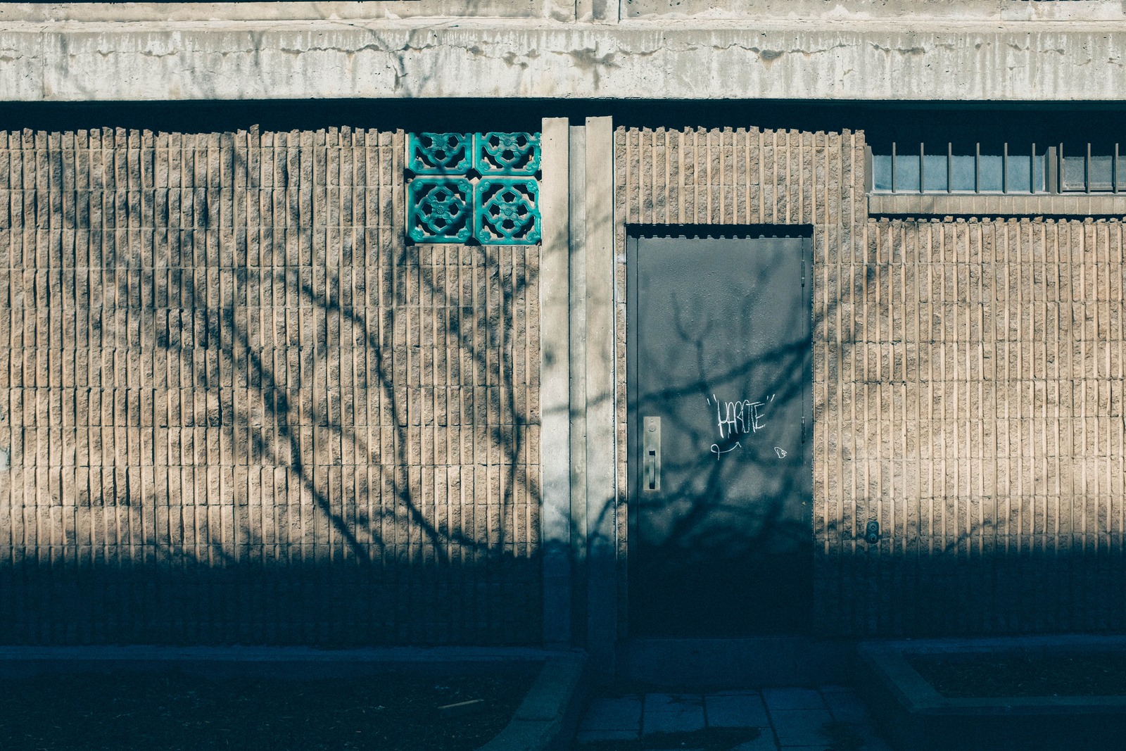 Urban Shadows and Messages