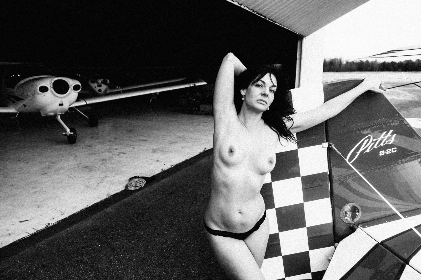 Aero Elegance in Monochrome