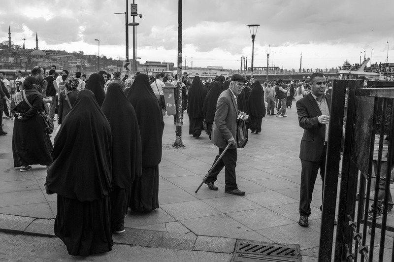 Urban Contrast in Motion