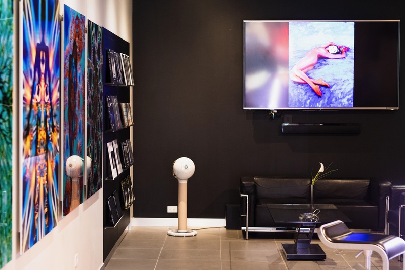 Artistic Space of Contrasts