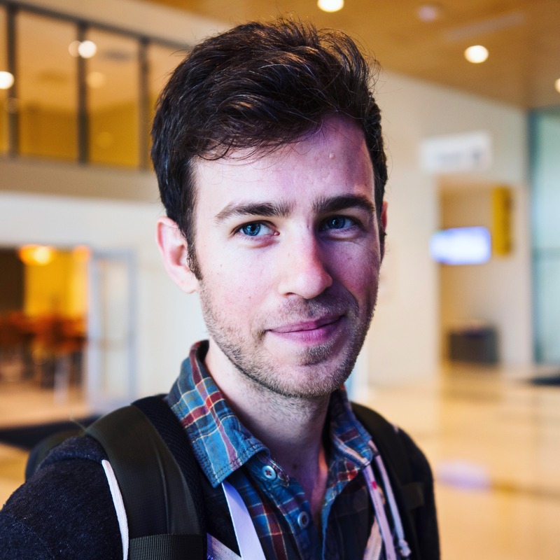 Warm Gaze in a Modern Space