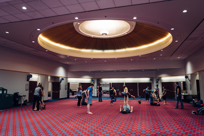Dynamic Movement in a Spacious Hall