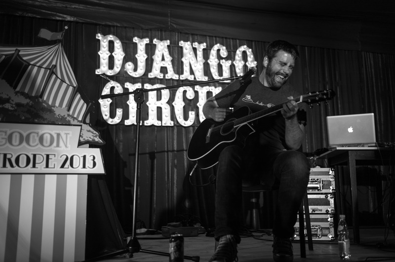 Intimate Acoustic Performance