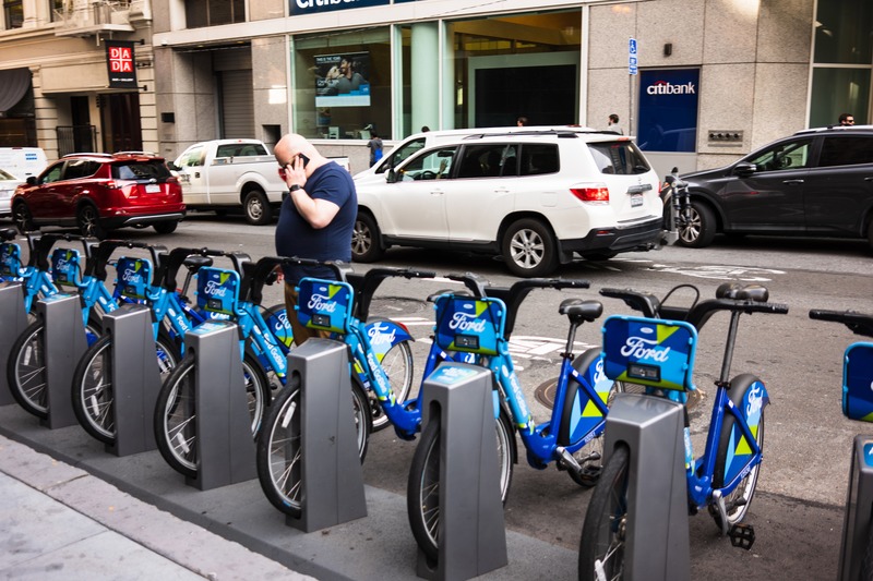 Urban Commuter Pause