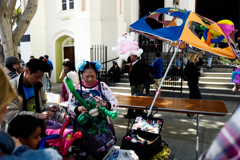 Balloon Artist at Play