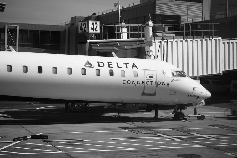 Monochrome Travel Essence