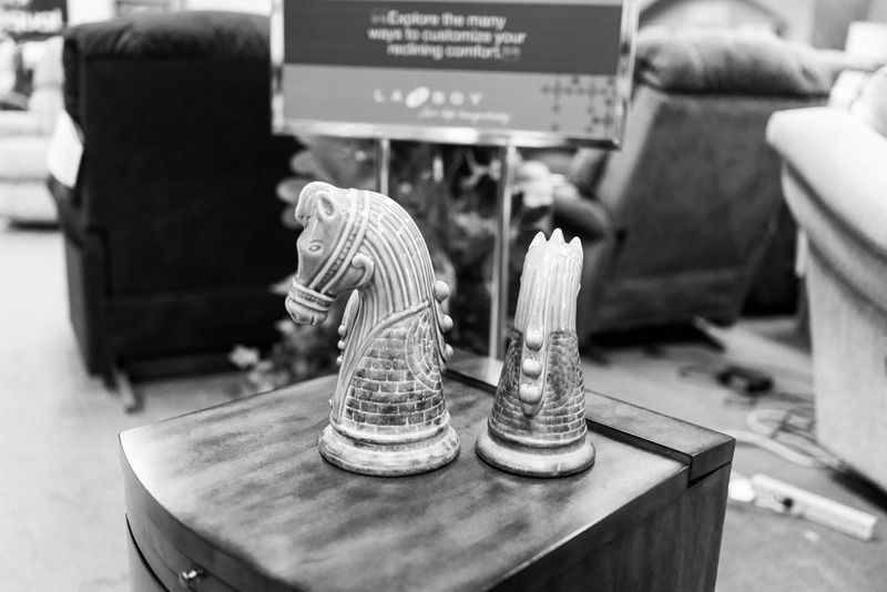 Chess Knights in Stillness